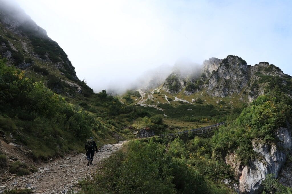 mountains, rocks, landscape, nature, fog, mist, clouds, climbing, mountaineering, hiking, mountain landscape, alpine, germany, bavaria, hochfelln, bergstokken, bergsteiger, walk, climbing, hiking, hiking, hiking, hiking, hiking, walk